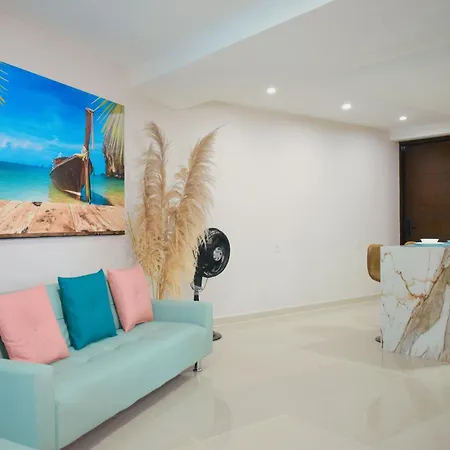 Luxury Beachfront Apartment *