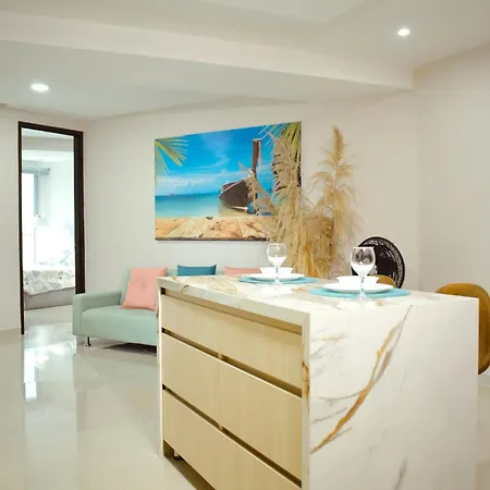Luxury Beachfront Apartamento *