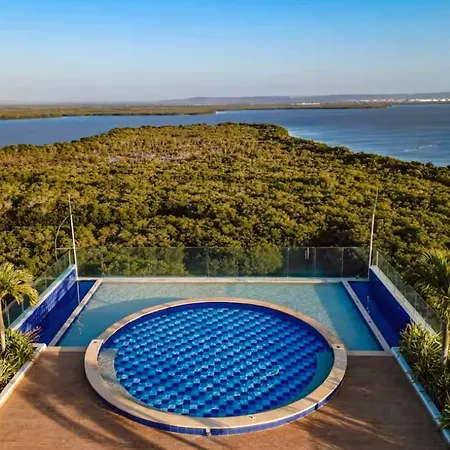 Luxury Beachfront Apartamento *